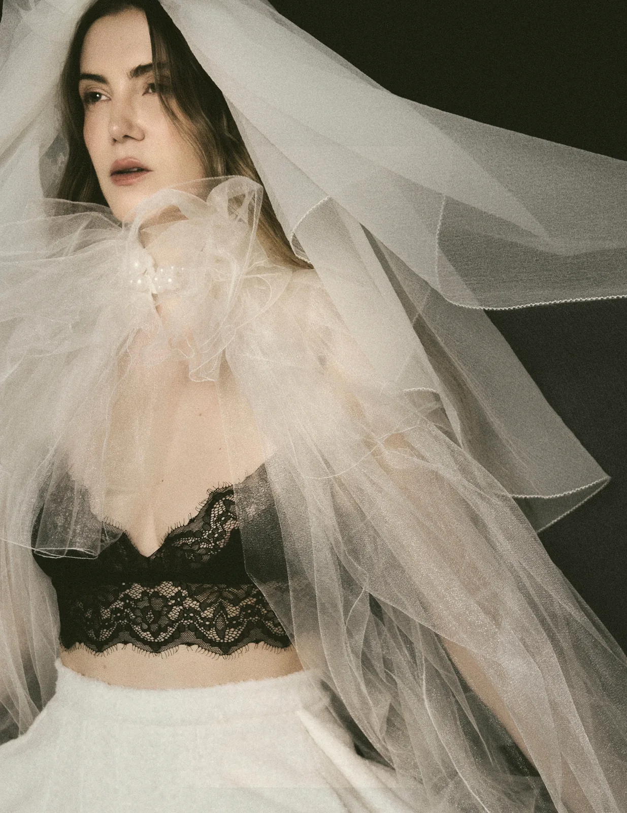 Eleonora Morales — velo Jorge Duque Novias y top Dolce&Gabbana
